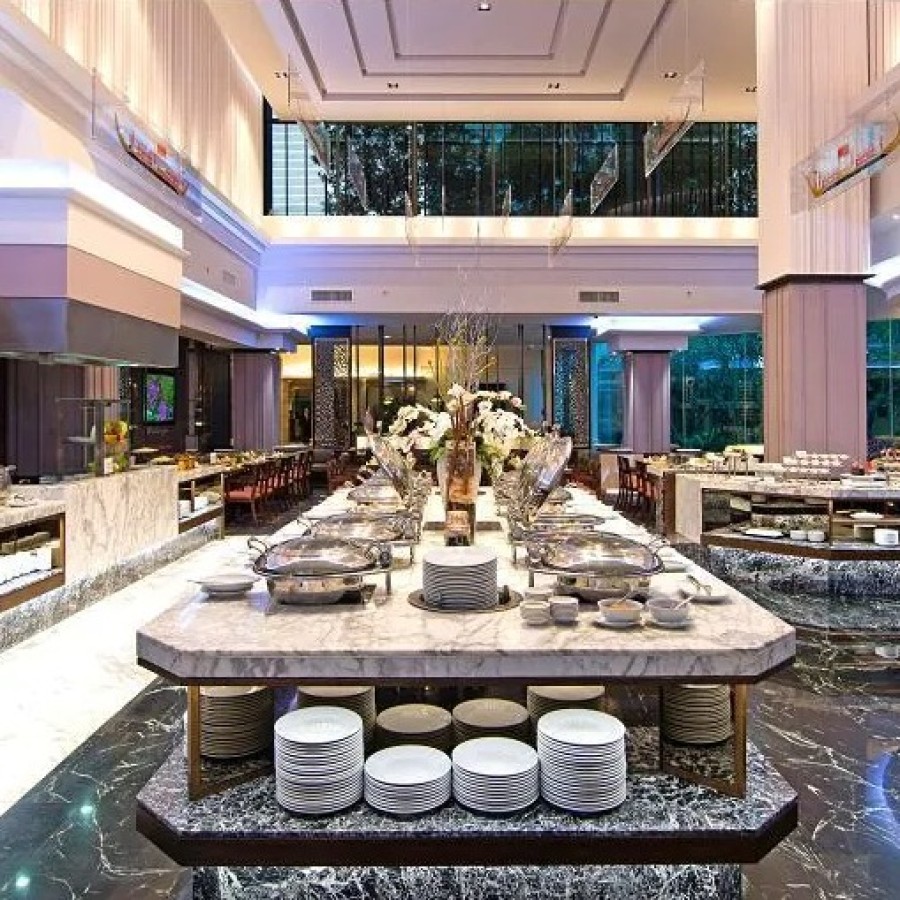 GLOBAL CUISINE AT YOUR SERVICE